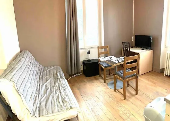Corner Apartment *